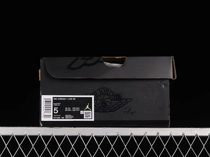 All categories Air Jordan Jordan series basketball shoes Air Jordan 1 Low Air Jordan 1 Low "Concord" AJ1 Joe 1 Concord black and white patent leather low-top basketball shoes DV1309-100